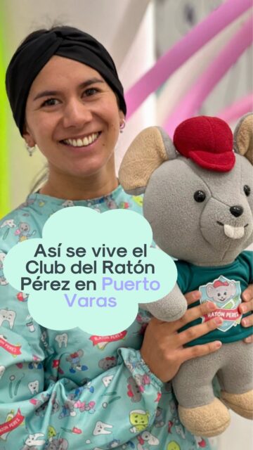 ¡Te esperamos en Puerto Varas! 🐭🩵  La Dra. @dracarogarcia te invita a vivir la experiencia del Club del Ratón Pérez ✨  Desde que llegan, todo está pensado para que los niños se sientan seguros, tranquilos y felices… Porque sabemos que una buena experiencia comienza mucho antes de sentarse en el sillón 🦷  Nuestra sala de espera está llena de magia ✨
Aquí pueden conocer el cuento del Ratón Pérez y empezar esta aventura de forma entretenida y sin miedo.  Y al entrar al box… ¡la experiencia continúa!
Cada detalle está diseñado especialmente para ellos, para que disfruten, confíen y vivan una atención diferente 💫  📍 Te esperamos en Vicente Pérez Rosales 1400, Puerto Varas
🗓️ Todos los sábados en la mañana  Dale play al video y descubre todo lo que tenemos preparado 🙌🏼  #ClubRatonPerez #PuertoVaras #Odontopediatría #SonrisasFelices #ExperienciaDental
