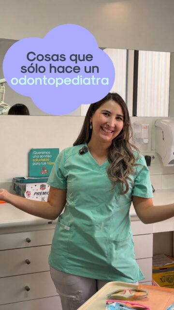 Cosas que solo hace un odontopediatra 😅🦷  • “Hablar fluido en idioma niño 🐭💬”
• “Transformar una limpieza en una aventura 🚀”
• “Tener stickers como herramienta de negociación oficial 😂”
• “Aplaudir un cepillado como si fuera medalla olímpica 🏆”
• “Convencer que abrir la boca sí puede ser divertido 😆”
• “Y bueno… también cuidar dientes 🦷💙”  En Club Ratón Pérez hacemos que cada visita sea una experiencia entretenida, cercana y sin miedo 🐭  @coni.dentista