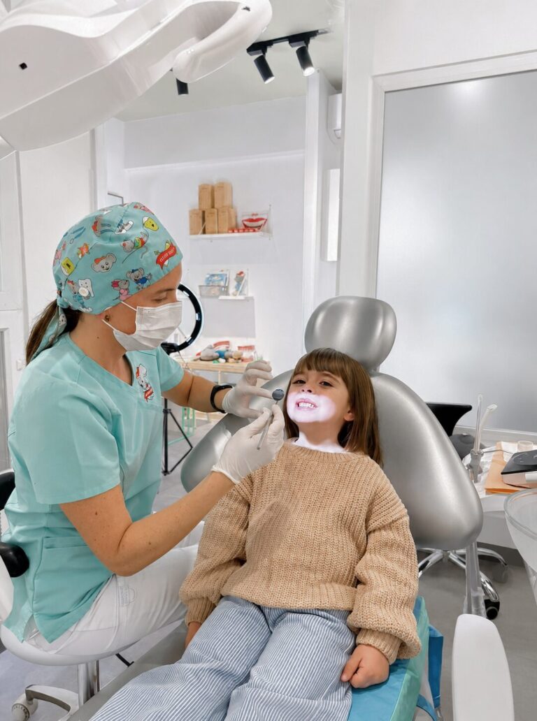 ¿Cuándo debe ser la primera visita al odontopediatra?4e875fe40825