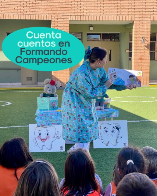 Hoy vivimos una increíble jornada en @formandocampeones y la Dra. @coni.dentista compartiendo un entretenido cuentacuentos lleno de imaginación, aprendizaje y muchas sonrisas 📚🩵🐭  Gracias a todos los niños y familias que fueron parte de esta linda experiencia. ¡Nos encanta seguir creando espacios para aprender y disfrutar juntos! 🙌🏼