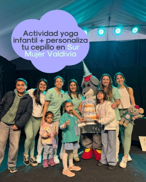 Este fin de semana vivimos una jornada llena de movimiento, creatividad y muchas sonrisas en Sur Mujer Valdivia 🧘‍♀️🪥  Junto a los más pequeños realizamos una entretenida actividad de yoga infantil + “Personaliza tu cepillo”, creando un espacio lúdico para compartir, aprender y pasarlo bien.  Nos encantó ver la gran convocatoria y el entusiasmo de cada niño y familia que participó con nosotros ✨  ¡Muchas gracias a todos por acompañarnos y ser parte de esta linda experiencia!  Nos despedimos felices y con muchas ganas de volver a encontrarnos en una nueva edición el próximo año 🐭🦷  Y si todavía no conoces Club Ratón Pérez Valdivia, ¡te invitamos a visitarnos!
Agenda tu hora y ven a vivir una experiencia dental pensada especialmente para los más pequeños. ¡Te esperamos! 🫶🏼